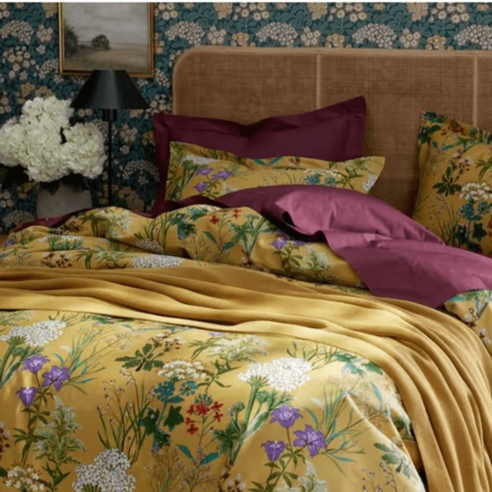The Company Store NWT Timeless Garden Smooth Sateen Comforter Golden Rod, Queen